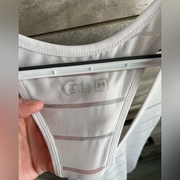 Zyia White Razor Back Top - Picture 2 of 3